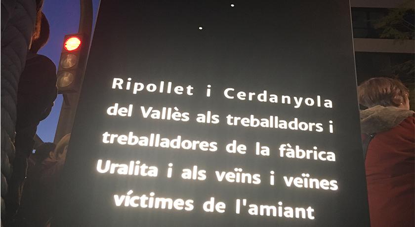 Inaugurado el monolito para trabajadores de Uralita y víctimas del amianto en Cerdanyola y Ripollet